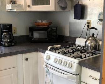 Lovely Eastham Cottage with Private Back Yard (2217) - Eastham - Kitchen