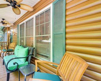 Sandy Beach, Fun Games & Barn: Lake Lure Gem! - Lake Lure - Balcony