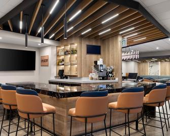 Hyatt Place Kansas City/Overland Park/Metcalf - אוברלנד פארק - בר