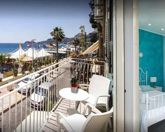 Ciao Ciao Rooms - Letojanni - Balcón