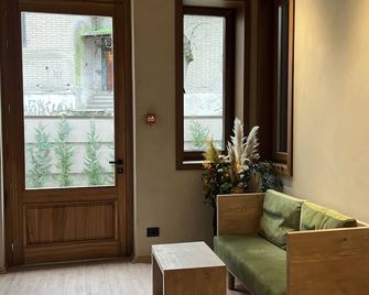 Faces & Places Boutique Hotel - Tirana - Ruang tamu