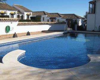 Charming House in Hornachuelos with Shared Pool - Hornachuelos - Piscina