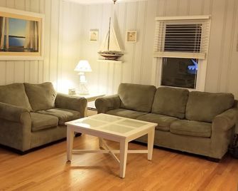 Escape to Point Paradise -Book Now for Summer of 2026! - Point Pleasant Beach - Living room