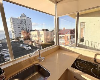 Djangos By Salamanca - Apartment With Balcony And Sea Views - Battery Point - Parveke