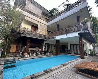 The Paving Villa - North Kuta - Pool