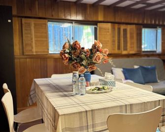 WarmWood Retreat in central Vancouver - Vancouver - Comedor