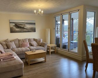 38 River Terrace - St Neots - St. Neots - Living room