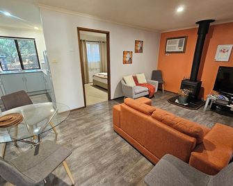 Barossa Country Cottages - Tanunda - Living room