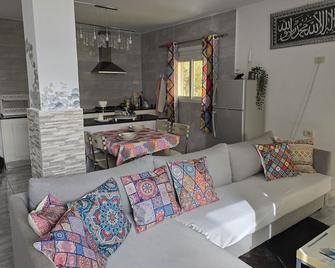 Discover the pure nature between tabarka beach and khemir mountains - Ain Draham - Salon