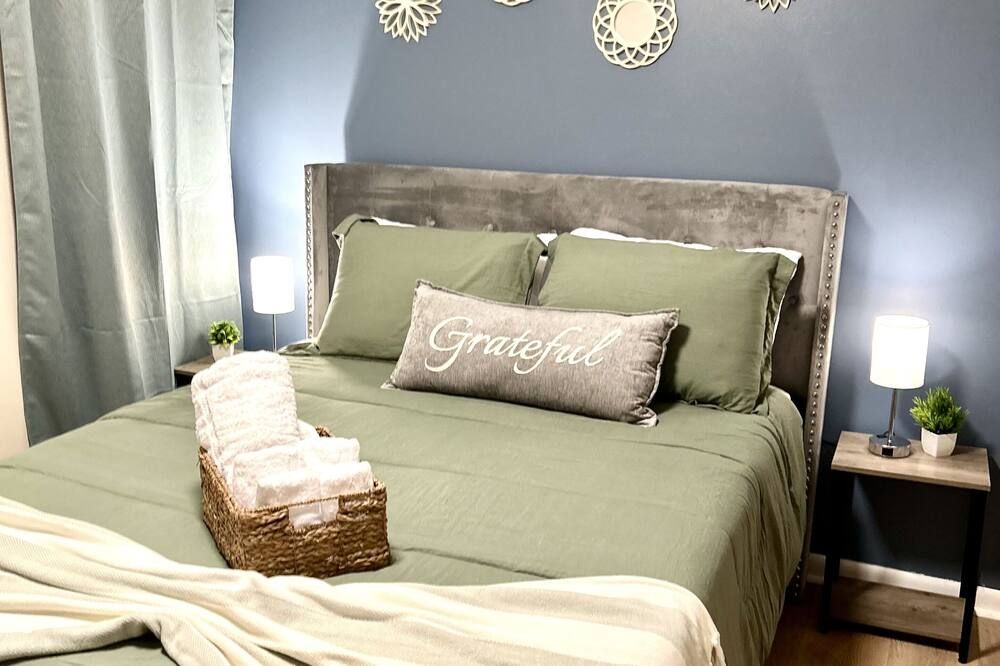 Cozy and quiet basement apartment pet friendly!