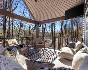 Charming cabin, Float On Inn, on the banks of the beautiful Cossatot River. - De Queen - Balkon