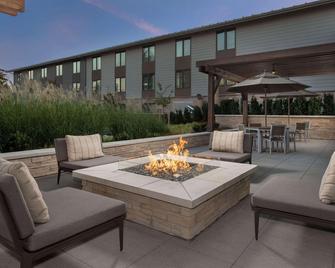 Country Inn & Suites Seattle-Tacoma Airport - סיטאק - פטיו