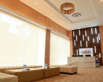 Top Holiday Hotel - Seri Kembangan - Lobby