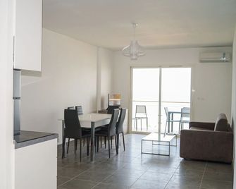 Résidence Villa Tyrrenia - Macinaggio - Dining room