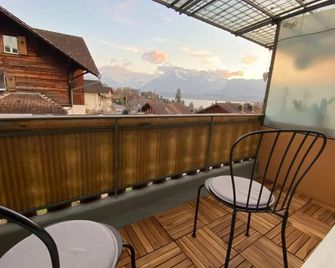 Schoene Ferienwohnung Mit Seeblick - Тун - Балкон