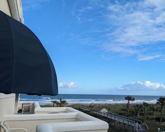 Oceanfront 2br2b, Ocean Views, Heated Pool, Spa - Cape Canaveral - Balcony