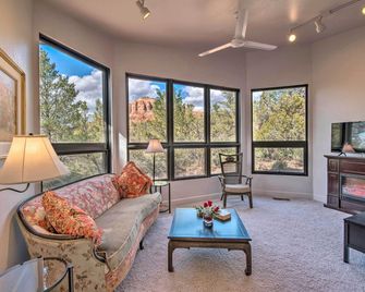 Private Patio and Red Rock Views Sedona Apt! - Sedona - Stue