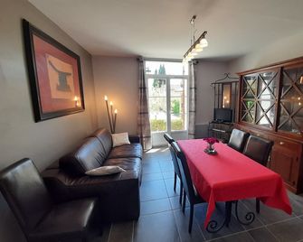 Gite de Charme Avec Piscine à Débordement Dans ms Provençal - Caromb - Essbereich
