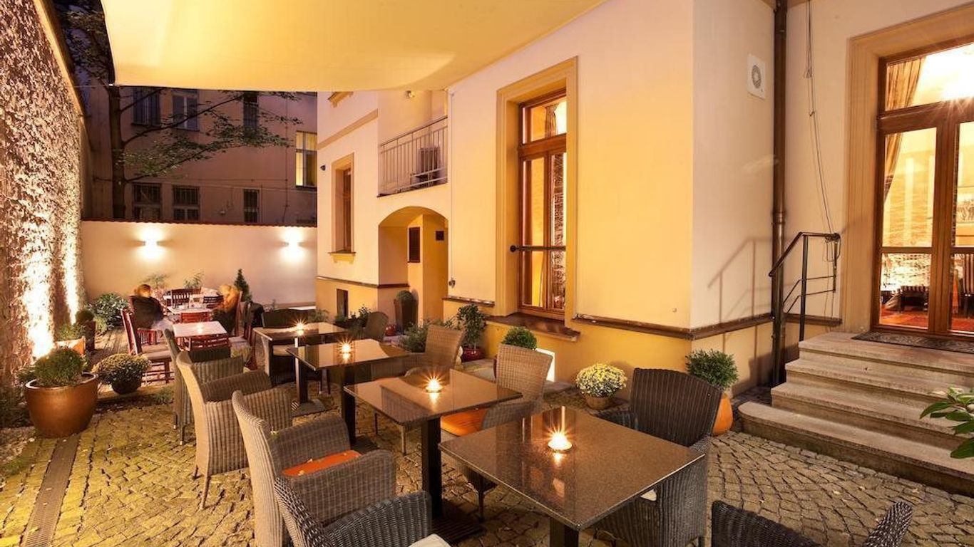 Hunger Wall Residence