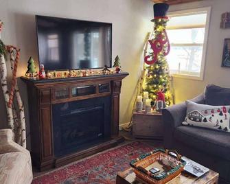 Bliss on the Lake - Wausau - Living room