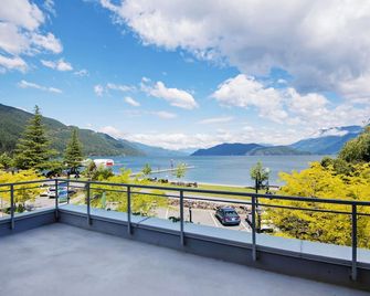 Harrison Beach Hotel - Harrison Hot Springs - Balkon