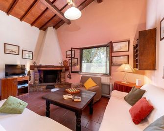 Amazing home in Sassetta with WiFi - Sassetta - Soggiorno