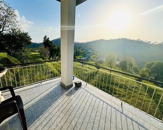 Sharma Home Stay - Mandi - Balcony