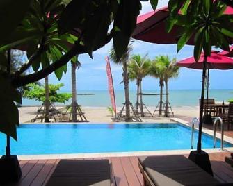 Chidlom Resort - Phetchaburi - Πισίνα