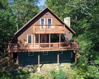Pontificator's Perch Cabin by Buffalo Mtn Getaway - Meadows of Dan - Edificio