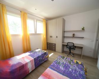 Apartment With Garden View - Borso del Grappa - Habitación