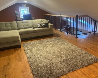 In the Heart of Long Beach - Long Beach - Living room