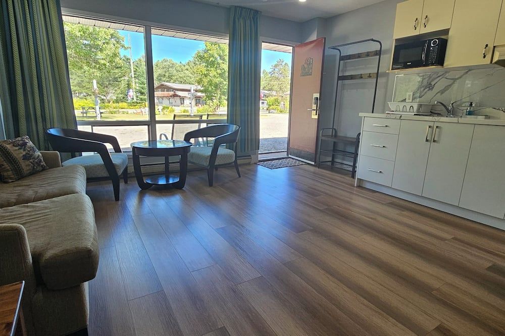 Arrowhead Inn by Baaman's - Huntsville - Living room