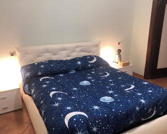 Casa Diana-camera, soggiorno e cucina - Portici - Camera da letto