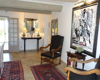 Ancienne Commanderie, 15+3 pers, private heated pool and garden, quiet location - Saint-Gilles - Huiskamer