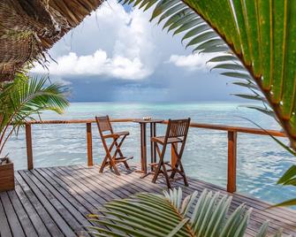 Fatboys Resort - Gizo - Patio
