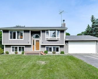 Beautiful House in Eden Prairie - Entire House - Eden Prairie - Building