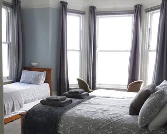 Marine View Guest House - Worthing - Bedroom
