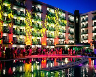 Hotel Ritual Torremolinos- Adults Only - Torremolinos - Piscina