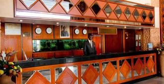 The Monomotapa Hotel - Harare - Front desk