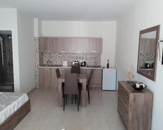 Boronia Hotel Apartments - Larnaca