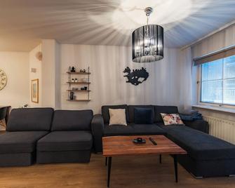 Hafnarstræti 100, Downtown Apartment - Akureyri - Living room