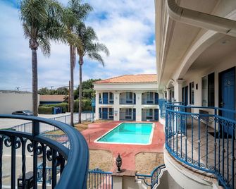 Lyfe Inn & Suites By Aga - Lax Airport - Inglewood - Balcony