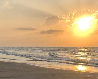 Island Getaway at Dragons Lair - Grand Isle - Beach