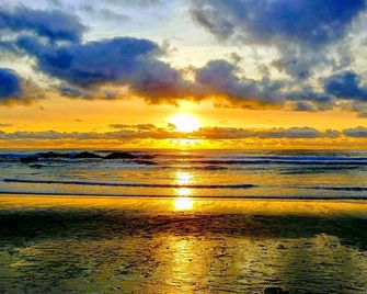 Beachfront Manor Hotel - Lincoln City - Pemandangan luar