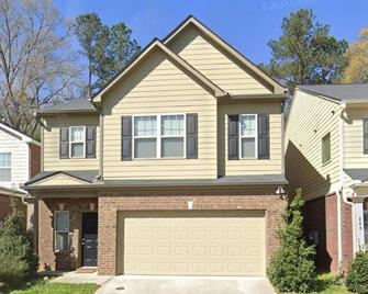 Townhome nestled in Henry County - McDonough - Building