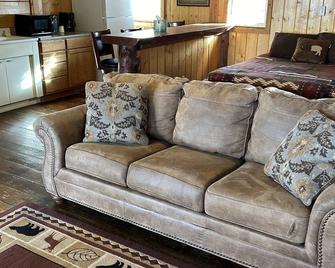 Chinook Winds Lodge - Dubois - Living room