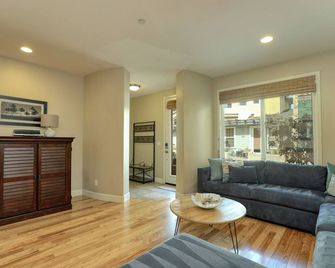 55 San Miguel: 3 Br, 2.5 Ba Condominium In Avila Beach, Sleeps 8 - Avila Beach - Living room