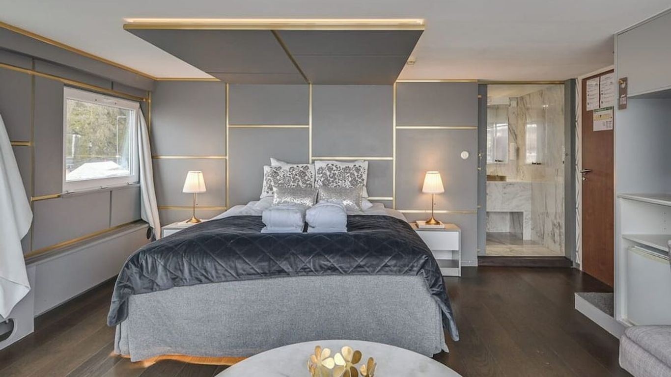 ريجيرفيورد هوتل آند هوستل