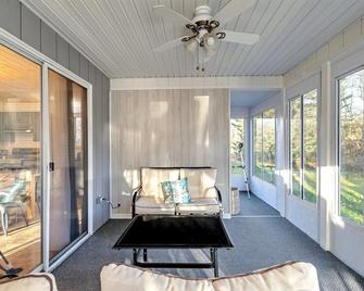 Cozy Home w Sauna Hot tub Indoor Pool - Long Pond - Sala de estar