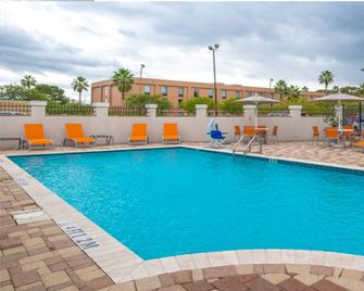 Holiday Inn Express & Suites La Place By IHG - Laplace - Zwembad